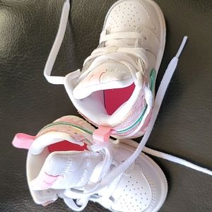 Jordan 1 Mid Paint Drip